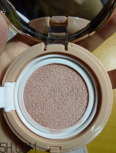 韓熙貞礦物氣墊霜油不油？適合油皮嗎？