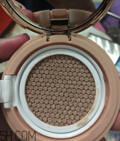 韓熙貞礦物氣墊霜油不油？適合油皮嗎？