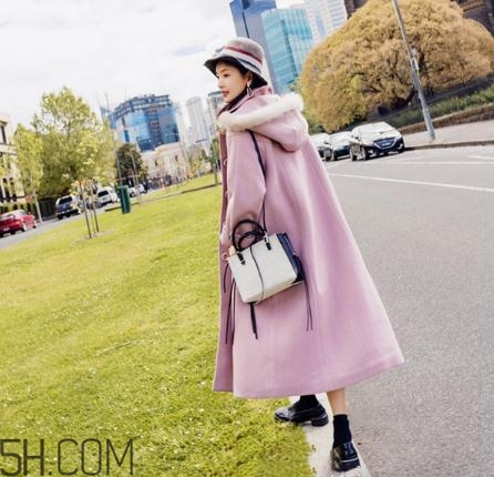 粉色大衣配什么顏色包包？粉色大衣搭配什么包？