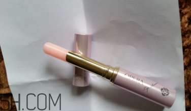 娥佩蘭潤(rùn)唇膏有香味嗎？娥佩蘭潤(rùn)唇膏有味道嗎？