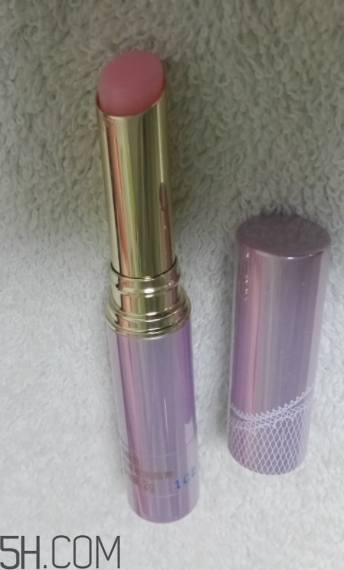 娥佩蘭潤(rùn)唇膏有香味嗎？娥佩蘭潤(rùn)唇膏有味道嗎？