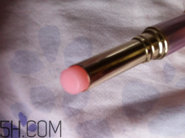 娥佩蘭潤(rùn)唇膏有香味嗎？娥佩蘭潤(rùn)唇膏有味道嗎？