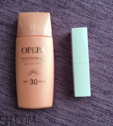 娥佩蘭防曬霜是物理防曬還是化學(xué)防曬？油不油？