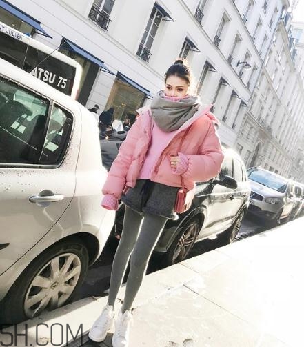 粉色羽絨服配什么褲子？粉色羽絨服搭配什么褲子好看？