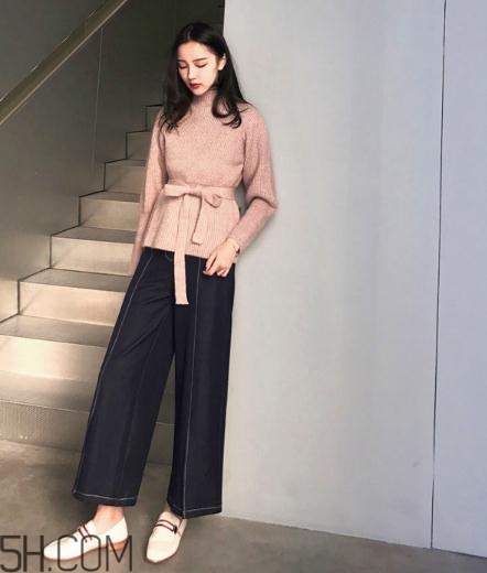 粉色毛衣搭配什么下身？粉色毛衣下面怎么搭配？