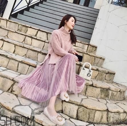 粉色毛衣搭配什么下身？粉色毛衣下面怎么搭配？