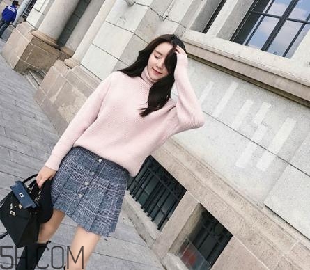 粉色毛衣搭配什么下身？粉色毛衣下面怎么搭配？