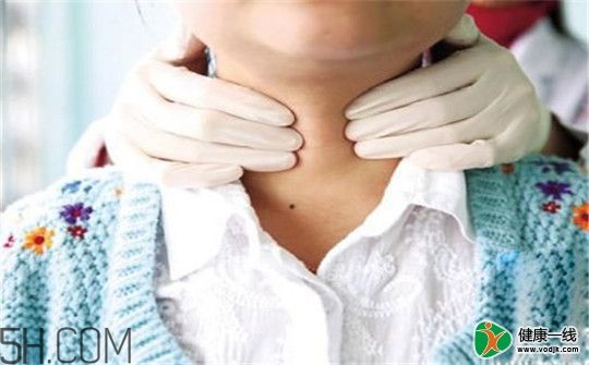 甲狀腺腫大和甲亢的區(qū)別有哪些？甲狀腺腫大適合吃什么食物？