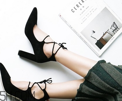 黑絨面的鞋子臟了怎么辦？黑絨鞋子怎么保養(yǎng)？