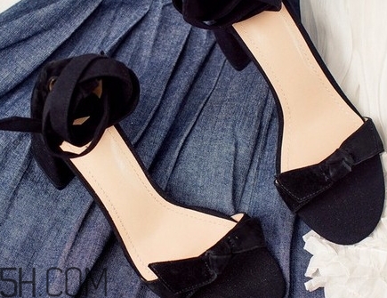 黑絨面的鞋子臟了怎么辦？黑絨鞋子怎么保養(yǎng)？