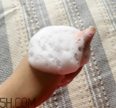 透真氨基酸潔面霜過敏嗎？透真氨基酸潔面霜適合敏感肌嗎？