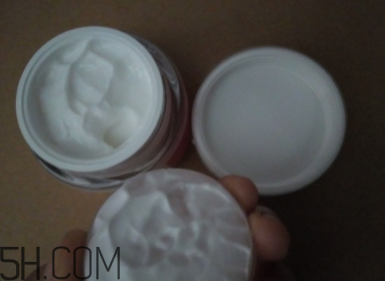 瓷肌御雪祛斑霜夏天能用嗎？瓷肌御雪祛斑夏天用油嗎？