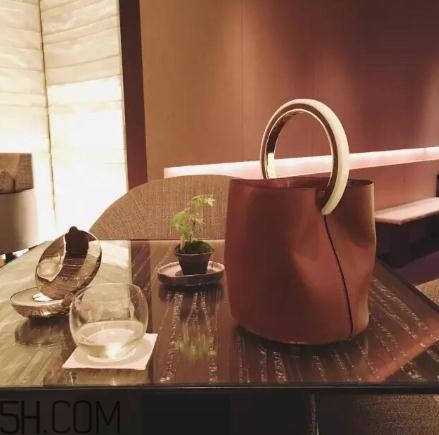 marni水桶包多少錢？marni水桶包價(jià)格