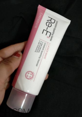 瓷肌晶透雪肌潔面乳可以卸妝嗎？清潔力如何？