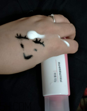 瓷肌晶透雪肌潔面乳可以卸妝嗎？清潔力如何？