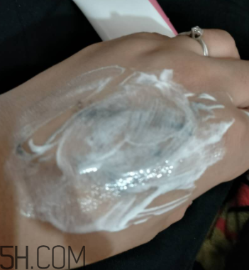 瓷肌晶透雪肌潔面乳可以卸妝嗎？清潔力如何？