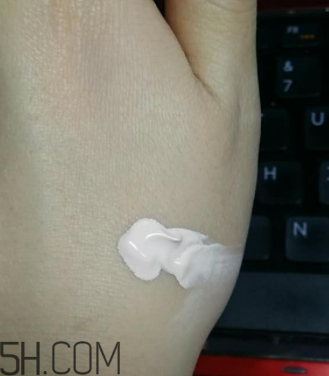 瓷肌礦物CC霜油不油？瓷肌礦物CC霜適合什么膚質(zhì)？