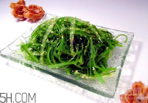 甲狀腺腫大和甲亢的區(qū)別有哪些？甲狀腺腫大適合吃什么食物？