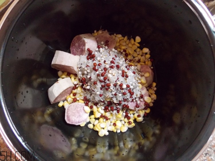 紅豆薏米能和玉米一起煮嗎？紅豆薏米加玉米有什么好處？