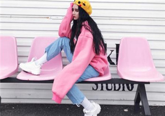 粉色上衣配什么顏色褲子？粉色上衣搭配褲子圖片