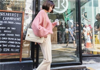 粉色毛衣搭配什么下身？粉色毛衣下面怎么搭配？