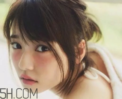 腮紅刷什么材質好？腮紅刷纖維毛和動物毛哪個好