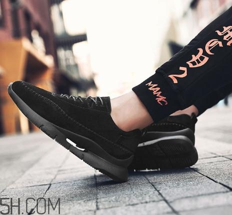 翻毛運(yùn)動(dòng)鞋發(fā)白怎么辦？翻毛運(yùn)動(dòng)鞋怎么打理？