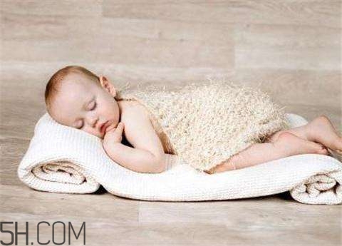 寶寶臉上長濕疹都是為什么？哪些行為會影響寶寶睡眠的質(zhì)量？