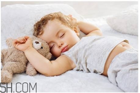 寶寶臉上長濕疹都是為什么？哪些行為會影響寶寶睡眠的質(zhì)量？
