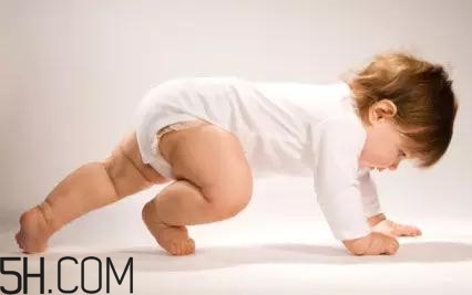 怎樣能夠訓(xùn)練嬰幼兒的肌肉？寶寶為什么總是在鬧騰？