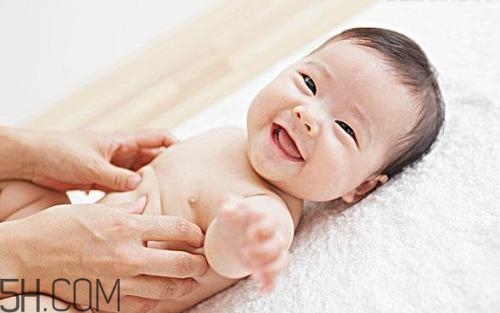 撫觸的進(jìn)行手法是怎樣的？寶寶的小內(nèi)褲有哪些情況？