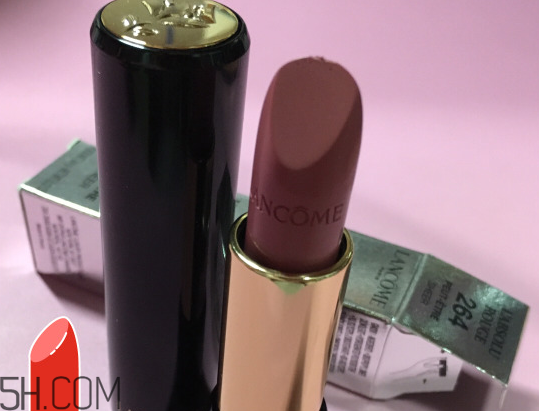 如何根據皮膚挑選口紅的顏色？雅詩蘭黛420和蘭蔻290顏色一樣嗎？