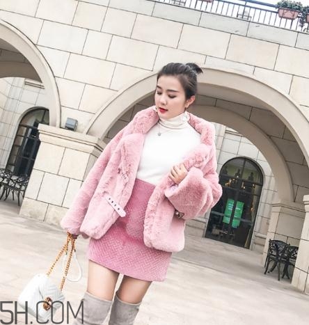 粉色皮草怎么搭配好看？粉色皮草搭配圖片