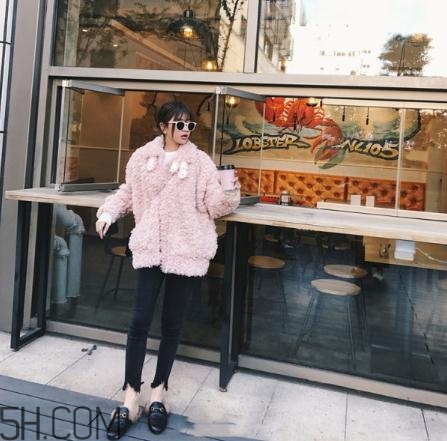 粉色皮草怎么搭配好看？粉色皮草搭配圖片