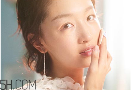 蘭蔻小粉盒氣墊怎么用？蘭蔻小粉盒氣墊適合什么膚質(zhì)？