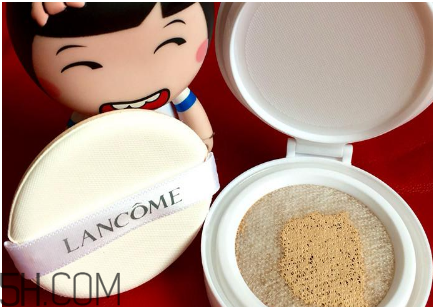 蘭蔻小粉盒氣墊適合多大年齡？蘭蔻氣墊CC和氣墊隔離乳哪個(gè)好用？