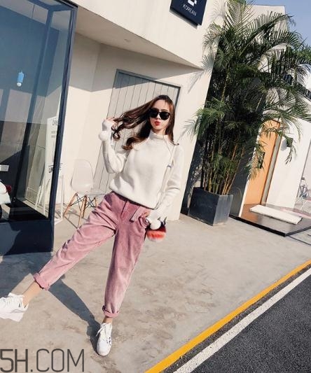 粉色褲子配什么上衣？將時尚與溫暖兼具的搭配