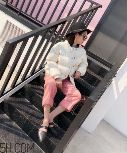 粉色褲子配什么上衣？將時尚與溫暖兼具的搭配
