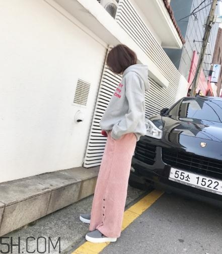 粉色褲子配什么上衣？將時尚與溫暖兼具的搭配