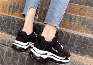 翻毛運(yùn)動(dòng)鞋怎么清洗？翻毛運(yùn)動(dòng)鞋能用水洗嗎？