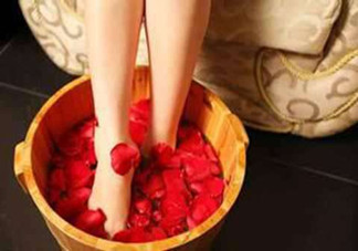 女性冬季泡腳要注意什么？女性泡腳養(yǎng)生的方法是什么？