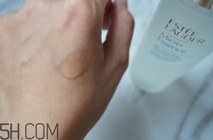 香奈兒和雅詩蘭黛護膚品哪個好？雅詩蘭黛肌底微精華使用測評