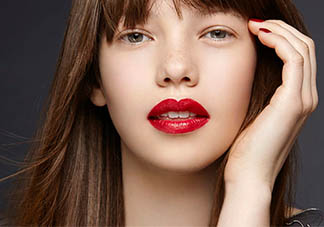 腮紅刷什么材質(zhì)好？腮紅刷纖維毛和動(dòng)物毛哪個(gè)好