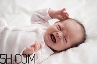 怎樣能夠訓(xùn)練嬰幼兒的肌肉？寶寶為什么總是在鬧騰？