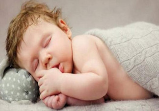 新生兒眼屎又多又黃是怎么回事？新生兒何時(shí)能坐飛機(jī)？