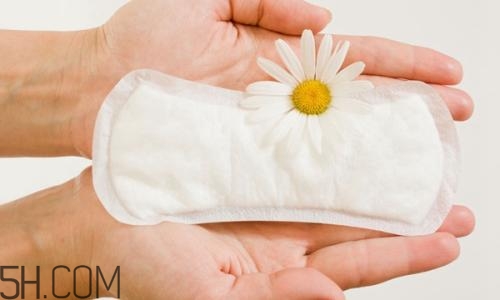 女人如何正確的使用衛(wèi)生巾？衛(wèi)生巾清涼好不好？