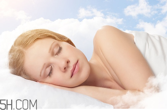 睡眠面膜和貼片面膜哪個(gè)效果好？貼片面膜和睡眠面膜有什么區(qū)別？