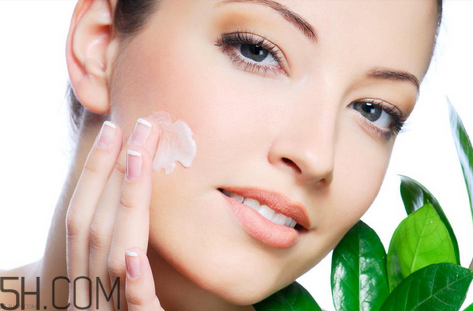 面霜什么時候用最好？保濕面霜哪個牌子好用？