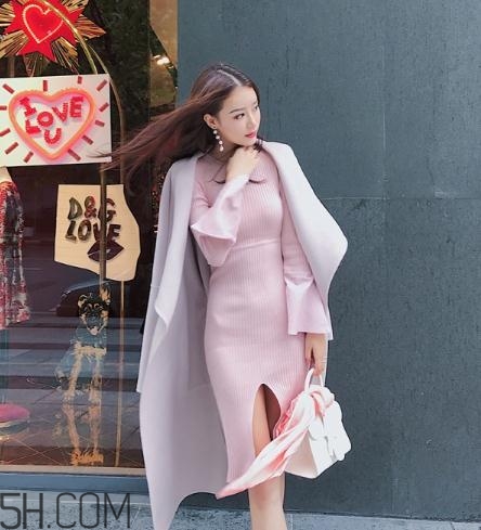 粉色裙子配什么外套？?jī)?yōu)雅時(shí)尚兩不誤