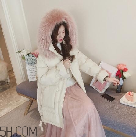 粉色裙子配什么外套？?jī)?yōu)雅時(shí)尚兩不誤